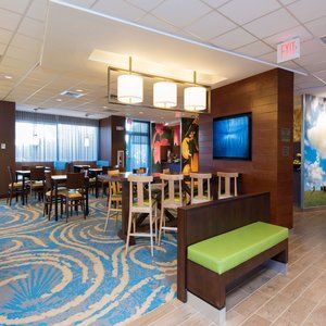 Fairfield & By Marriott Westshore/airport